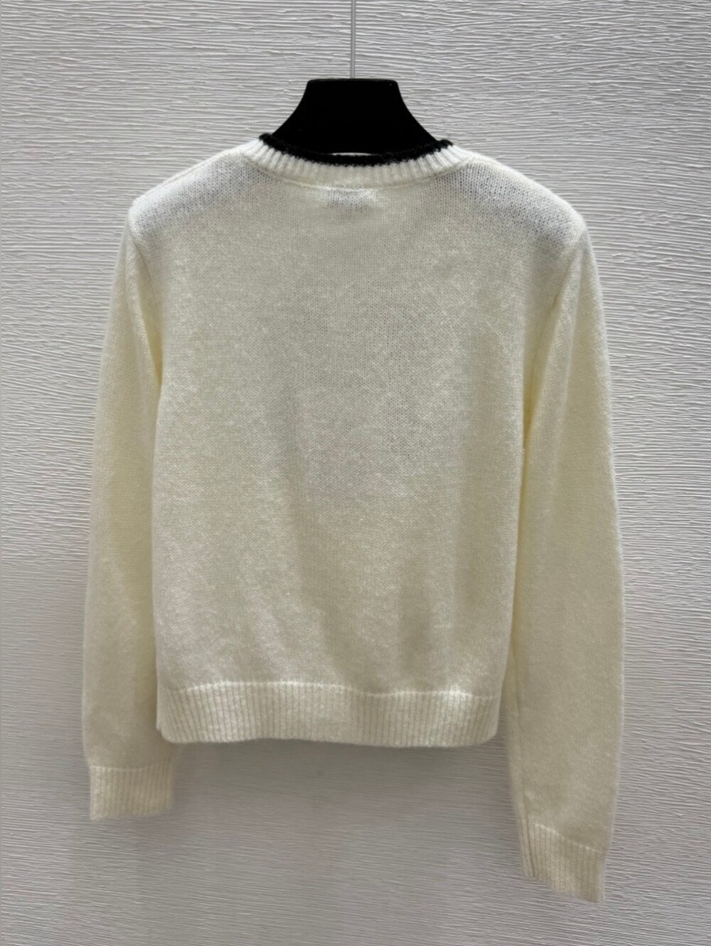 Chanel Cream Knit Cardigan with Black Bow Detail Size36 - Picture 2 of 9